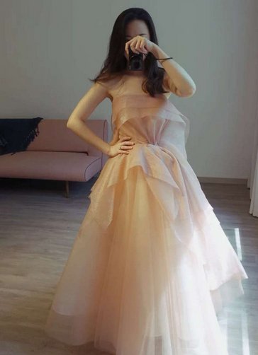  「粉色」女子婚礼想穿粉红色婚纱，老人们却说白色婚纱是一婚，粉色是二婚