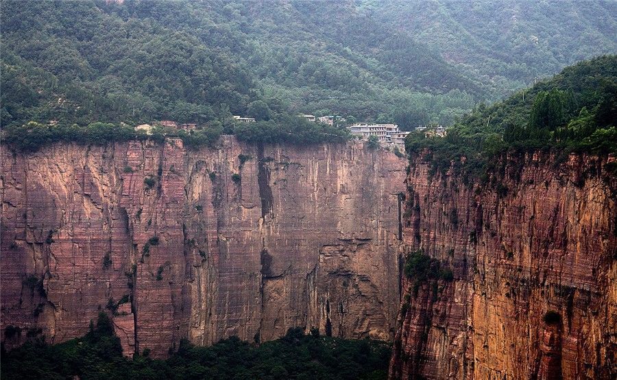 中国最怪的三个村子,一个升上天空,那个钻入地里,还有一个鬼村