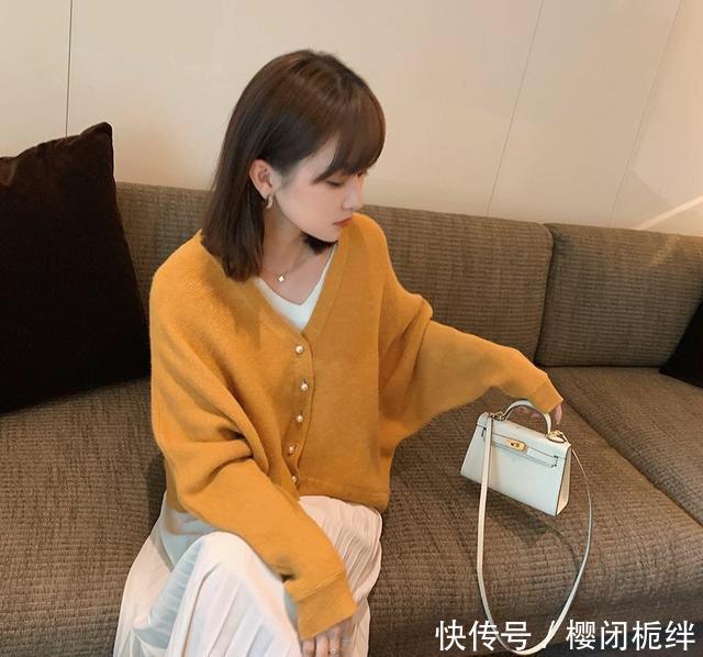  『卫衣』早春搭配｜卫衣都穿腻了，“春外套”这样搭才叫绝呢！
