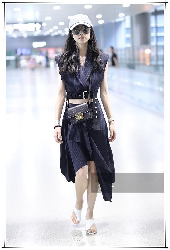 当韩雪和奚梦瑶同穿露脐装，网友：终于见识到什么是真正水蛇腰了