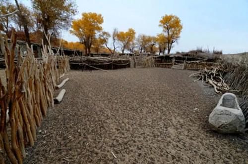 我国住在沙漠中的村庄，地图上没有，连政府都找了30年！