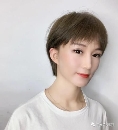  换季：夏季换季就该换发型