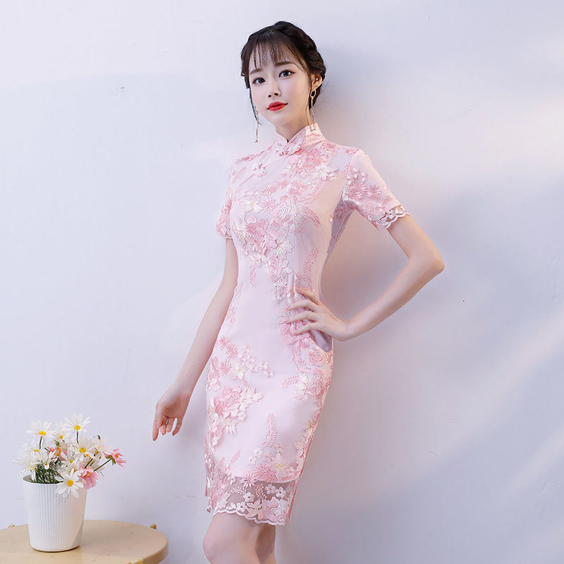 和表姐同时参加聚会，她身上的改良旗袍，让人眼前一亮太美太闪耀