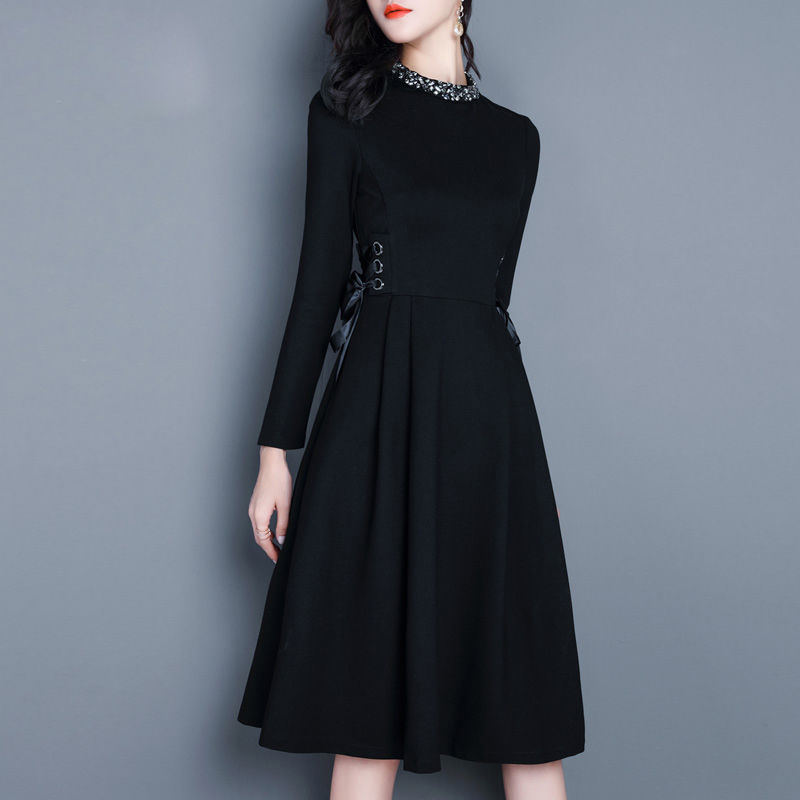 如果你真的很有钱，就别穿真丝了!买件这欧版装，减龄更高雅