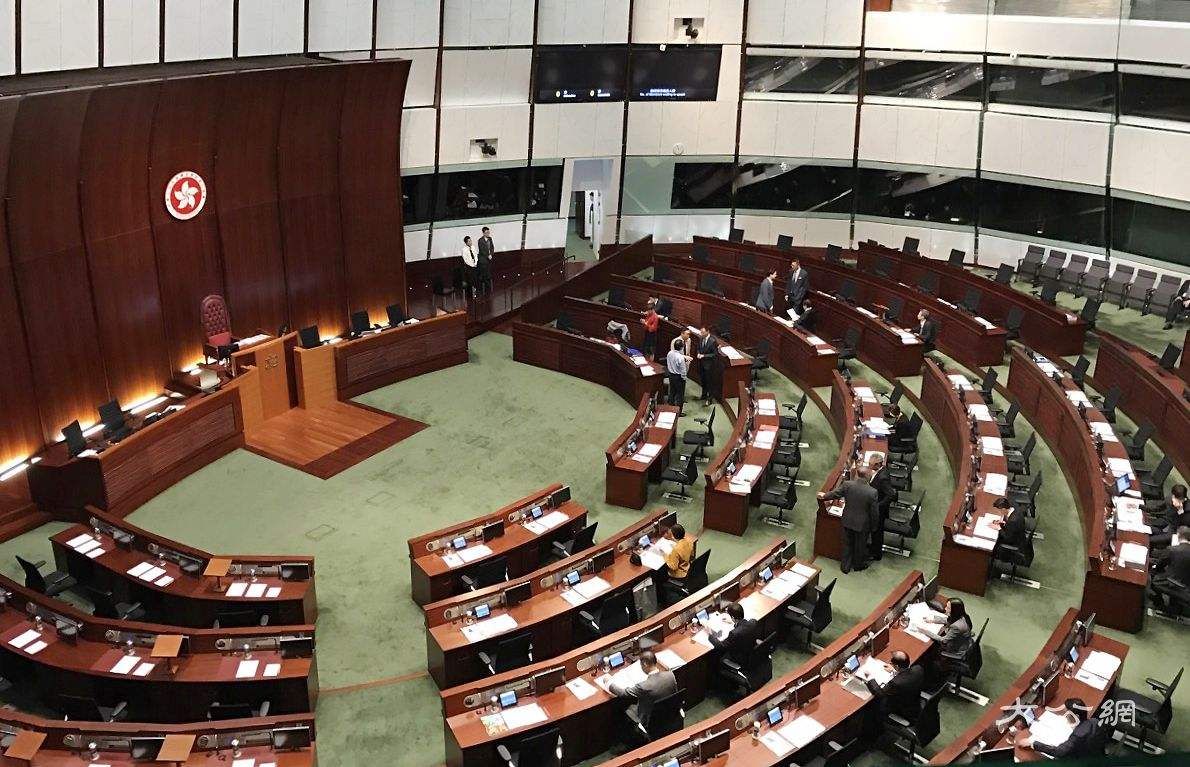  [议员]香港反对派议员提出削减特首办和警务处拨款 被立法会否决