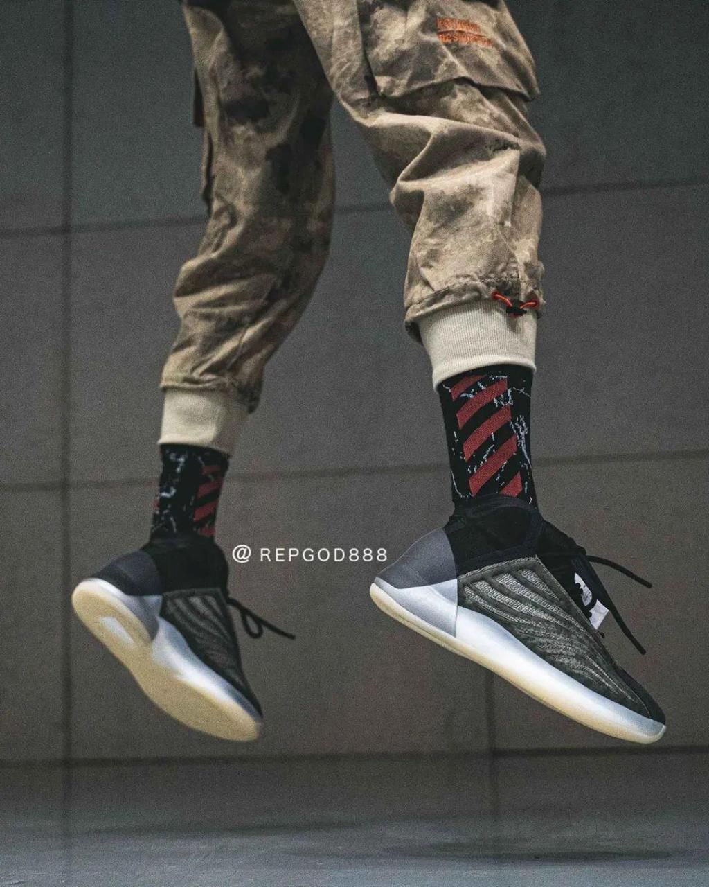  篮球鞋：太羡慕了！侃爷送给朋友一双从未曝光的 Yeezy 篮球鞋！