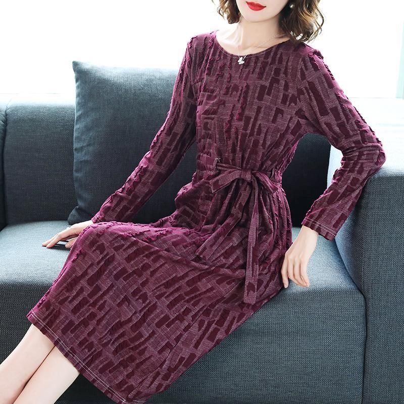 金秋一夜爆火的“名媛秋裙”，温婉优雅，50岁妈妈穿上气质若兰