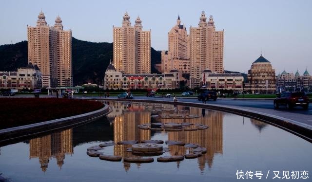 曾经实力相当的两座城市，为什么大连比青岛落后了呢