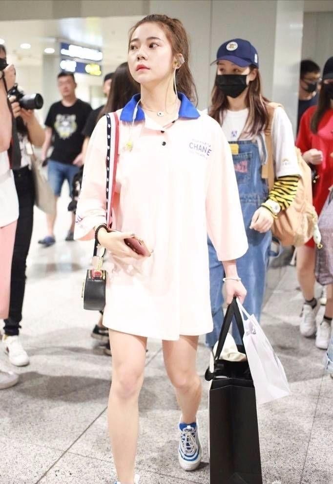 紫宁腿本来就短，还偏偏要穿这样一条裤子，网友:真喜欢折腾!