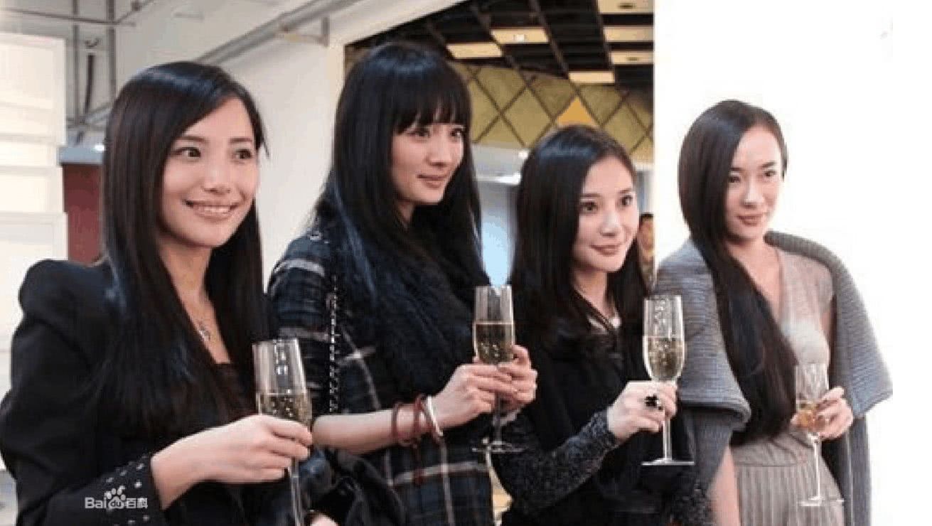 娱乐圈一张神奇的照片，5人合照已有3人出事，难道是被诅咒了？