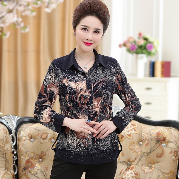 经济允许的话，穿下面的上衣出门，70后女人穿比00后还美嫩