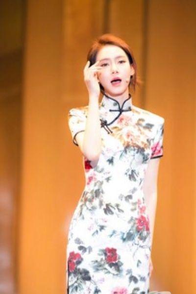 男人为啥不喜欢太瘦的女生？看到同穿旗袍的张馨予和戚薇，秒懂！