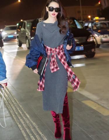 戚薇的袜子吃了高跟鞋！难怪网友调侃：这丝袜和鞋成了亮点！