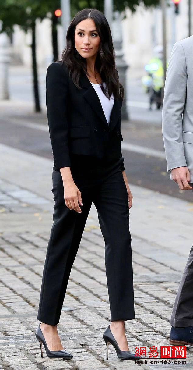 梅根王妃首度出访 48小时换4个造型