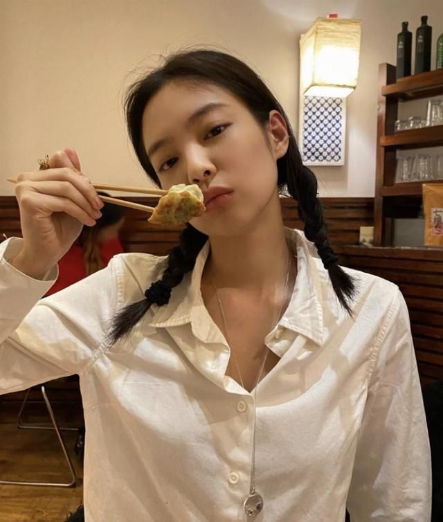  显得■春日时髦显白靠它全搞定！Jennie、裴珠泫已经安排了，那你呢？