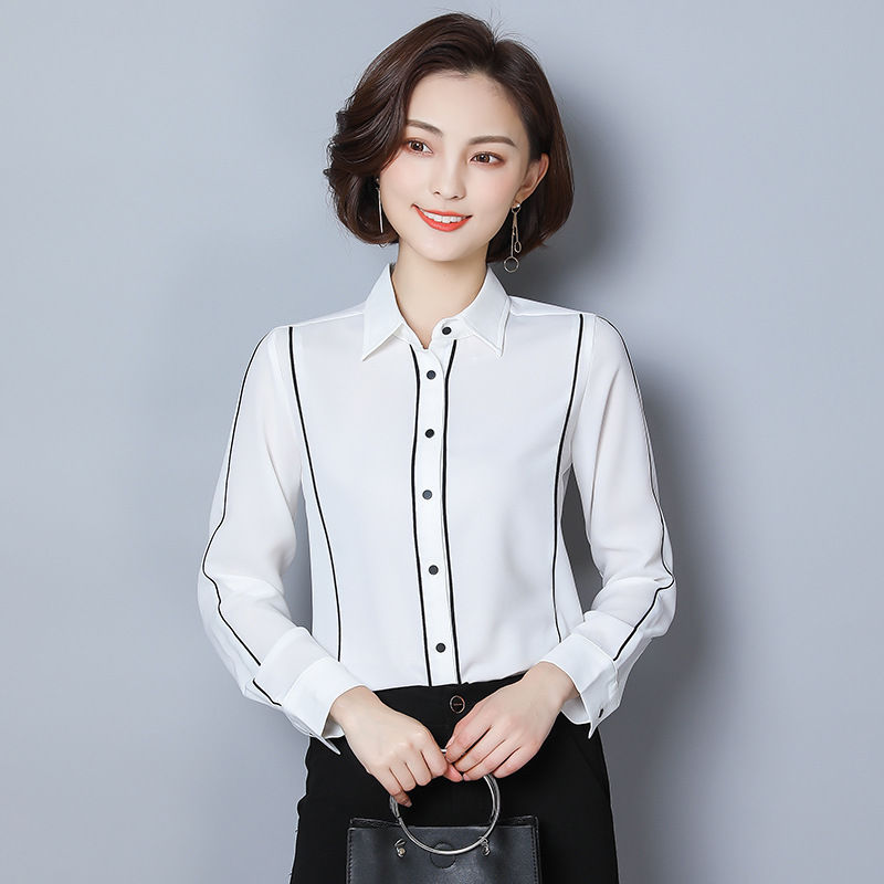 50岁的婆婆，真会打扮!都穿连衣裙和小衫，搭配高跟鞋，太美嫩