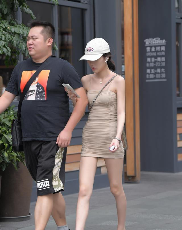  「高调」时尚街拍，春意盎然的好时节，美丽就是要高调