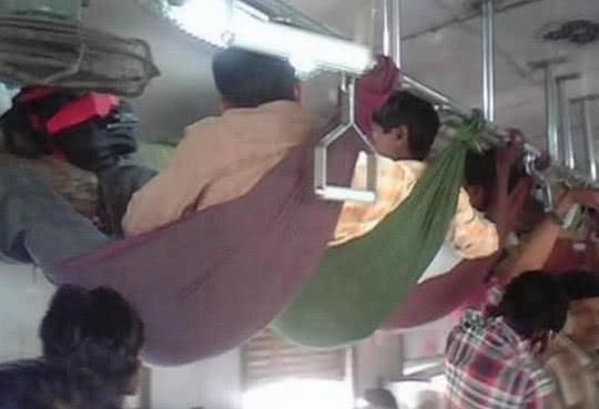 中国美女第一次去印度旅游，看到印度开挂的4个惊人瞬间