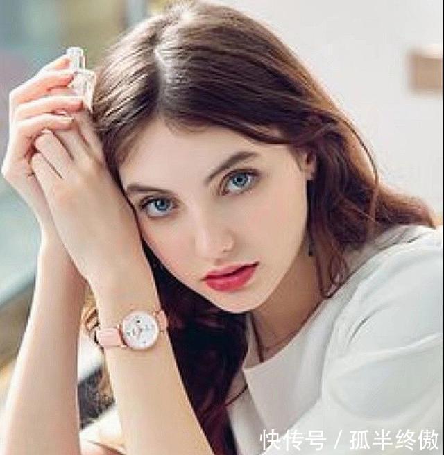  「女人」女人手腕上戴“表”还是“镯子”？代表着不同的品味，看你是哪种