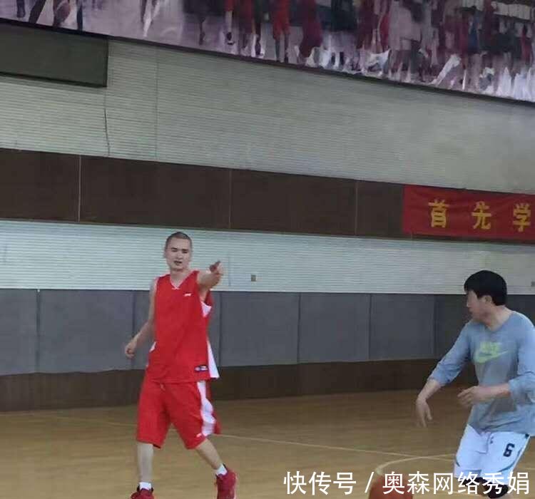 他曾被很多名媛追求, 出家之后被誉为“中国最帅和尚”