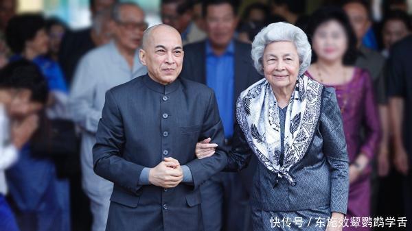  『气质』83岁柬埔寨太后气质真绝！裹身裙配水墨围巾太高贵，优雅了一辈子！