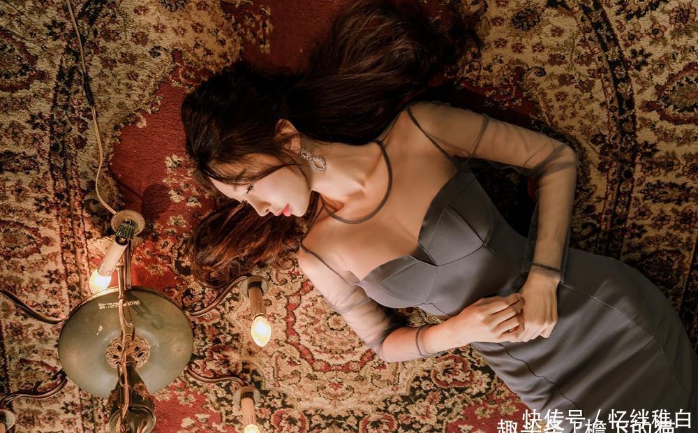  「灰蓝色」朴洙妍-石灰蓝妩媚透纱小礼裙鉴赏