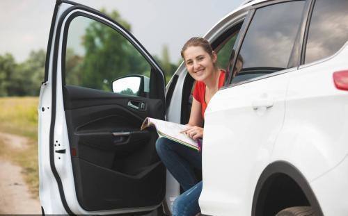  农村■农村新“怪象”：地里全种树，房子空气住，汽车全是土，