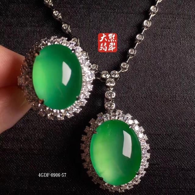 融入了中西方时尚的镶嵌翡翠，你真的抗拒得了吗？