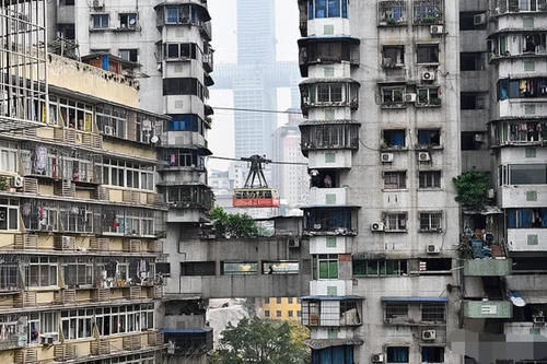  电梯@重庆神奇高楼24层居然没电梯，天天看索道划楼而过