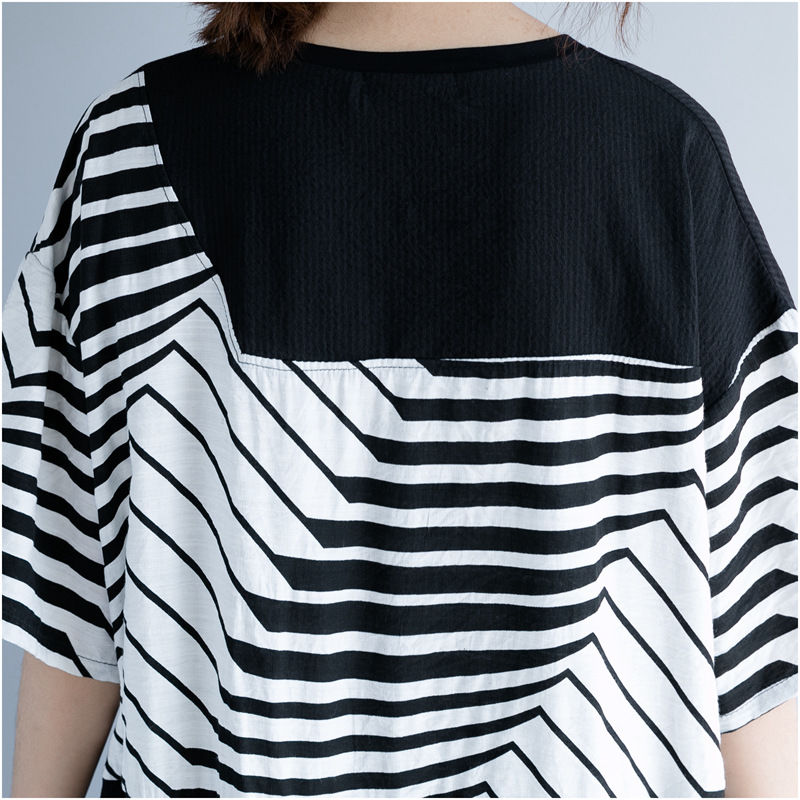 55岁的妈妈同学聚会，多年未见的老同学夸她还如此年轻，会打扮