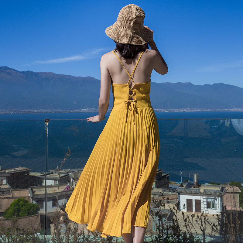 上身丰满的女人就穿紧身裙子，凹凸窈窕，魅力爆棚