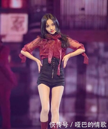 防走光只服鞠婧祎!安全裤比外面的超短裤还长,网友:败笔!