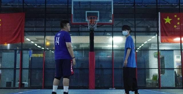  #G4#「百年品牌的篮球初心让西饼大战PoolGuy有了实质意义！Converse G4实战测评 」#XH55球鞋测评#