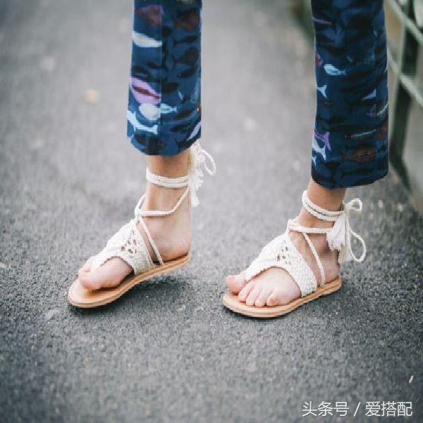买凉鞋前必读！告诉你什么脚型适合穿哪种凉鞋