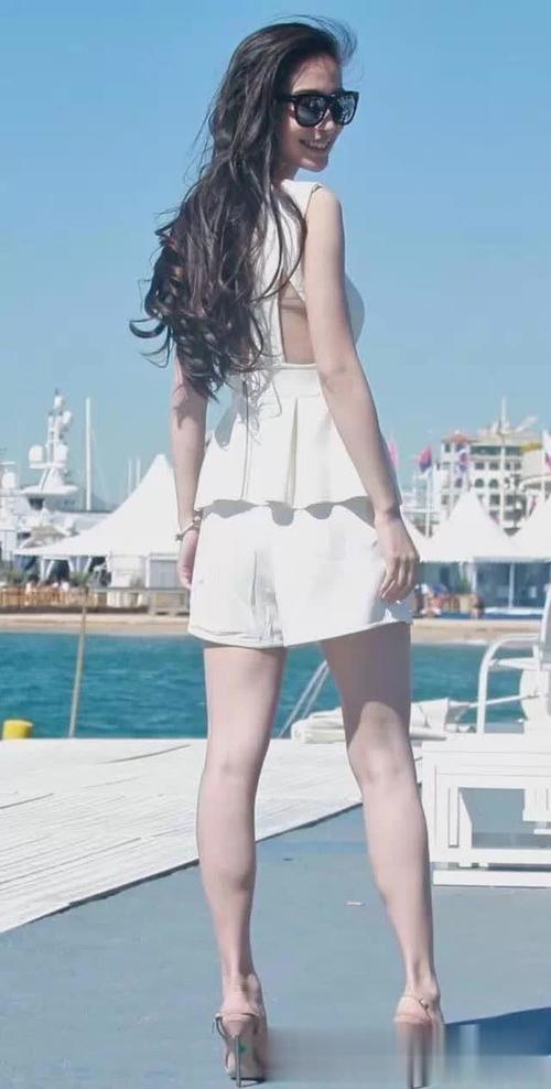 有一种高跟鞋叫杨颖的高跟鞋，我赌10包辣条，你一双都驾驭不了