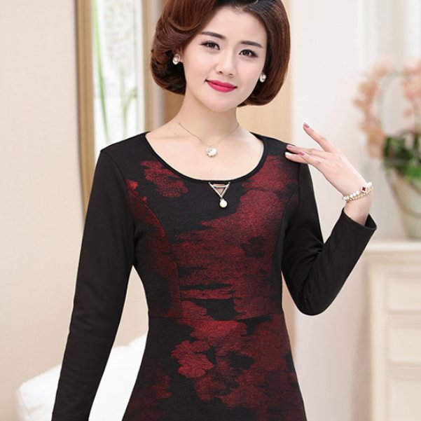 过了五十岁就穿这样的妈妈装，优雅舒适又减龄，人见人夸