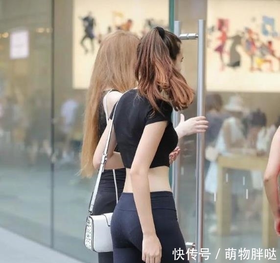  [美女]异域风情的打底裤美女，给人赏心悦目的美感！