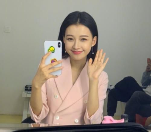  【孩子】26岁的孙怡照顾孩子还忙工作，素颜出镜面容憔悴，妆前妆后差别大