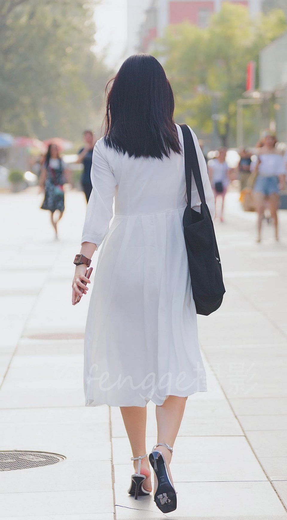 街拍：性感的背影应接不暇，看得人眼花缭乱