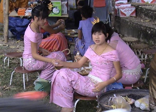 缅甸美女导游告诉你，1000元换了23万当地币，可以在缅甸怎么玩