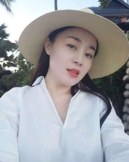 关婷娜这么胖,为什么还有人说她美,看了她穿衬衫的样子就懂了