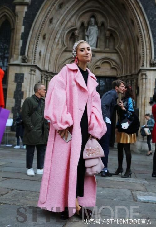 入秋的N套时髦穿搭，颜值最高还是粉色skr人！