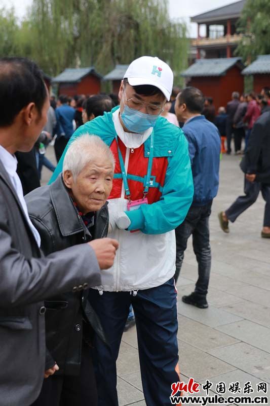 小沈阳辟谣！称正与韩红做公益  谭维维声音沙哑呼吁关注儿童健康