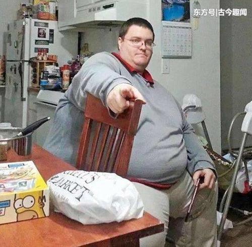 体重520斤的肥仔为爱减肥，在女网友的鼓励下成功减肥380斤