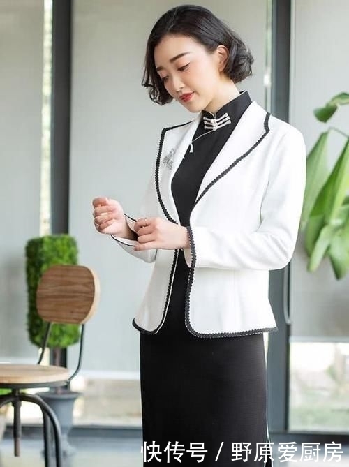  「小西装」旗袍它留下40岁女人最美一面，再与这5种外套搭配，知性又高级