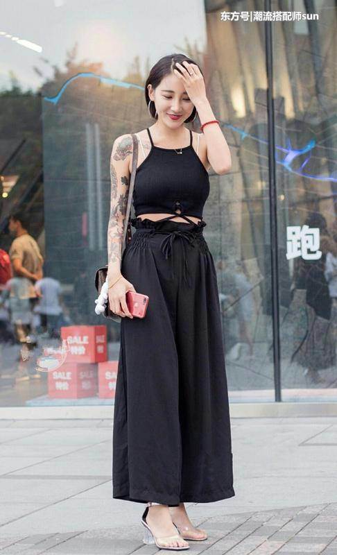 街拍：图1张俪包包亮了，被调侃像卖菜大妈收钱包！图2纹身美女