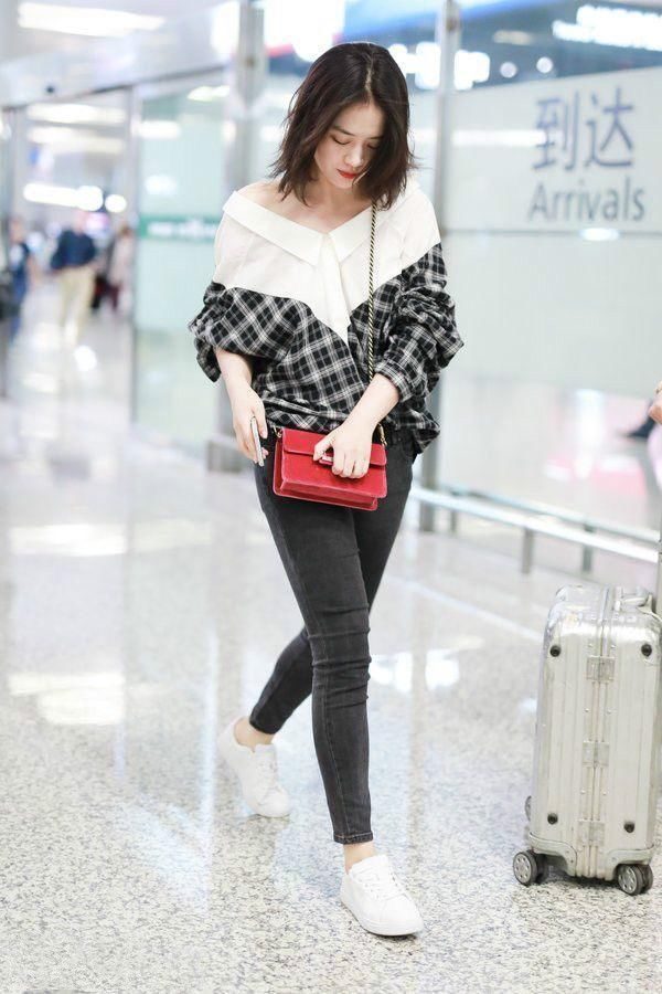 分手之后的马思纯清减了不少，领口太大，差点掉了!