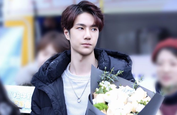  【拉链】王一博拍画报拉链成为焦点，粉丝们认真反省：对不起