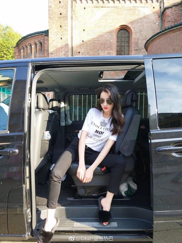 阔腿裤也太好看了!9分裤+平底鞋，这对CP今年很火!