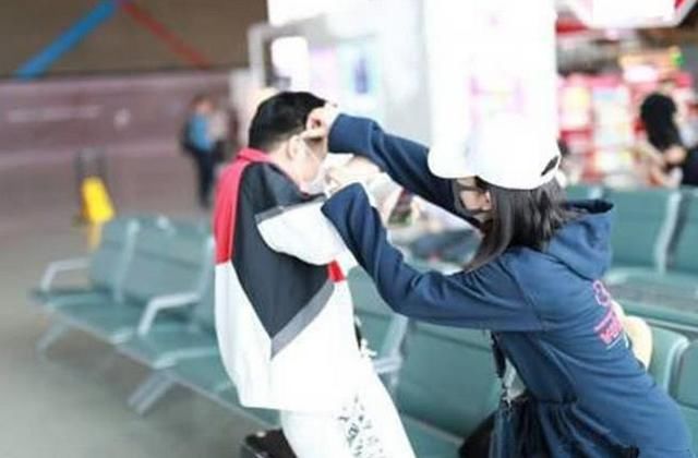 谢娜被曝和男助理关系暧昧，知情人发长文澄清真相